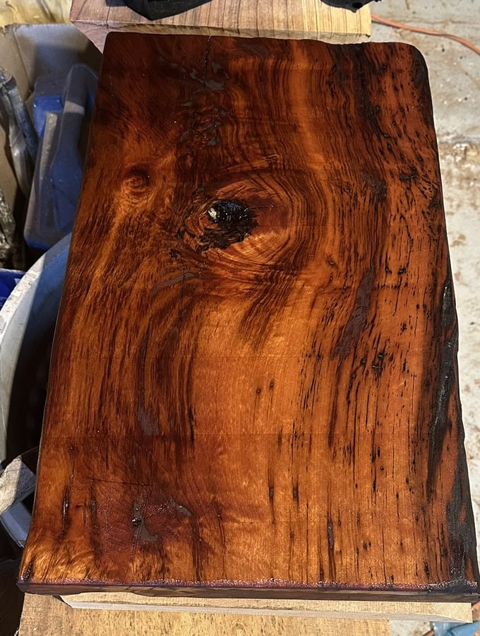 Natural grain and colour of New Zealand Pōhutukawa timber